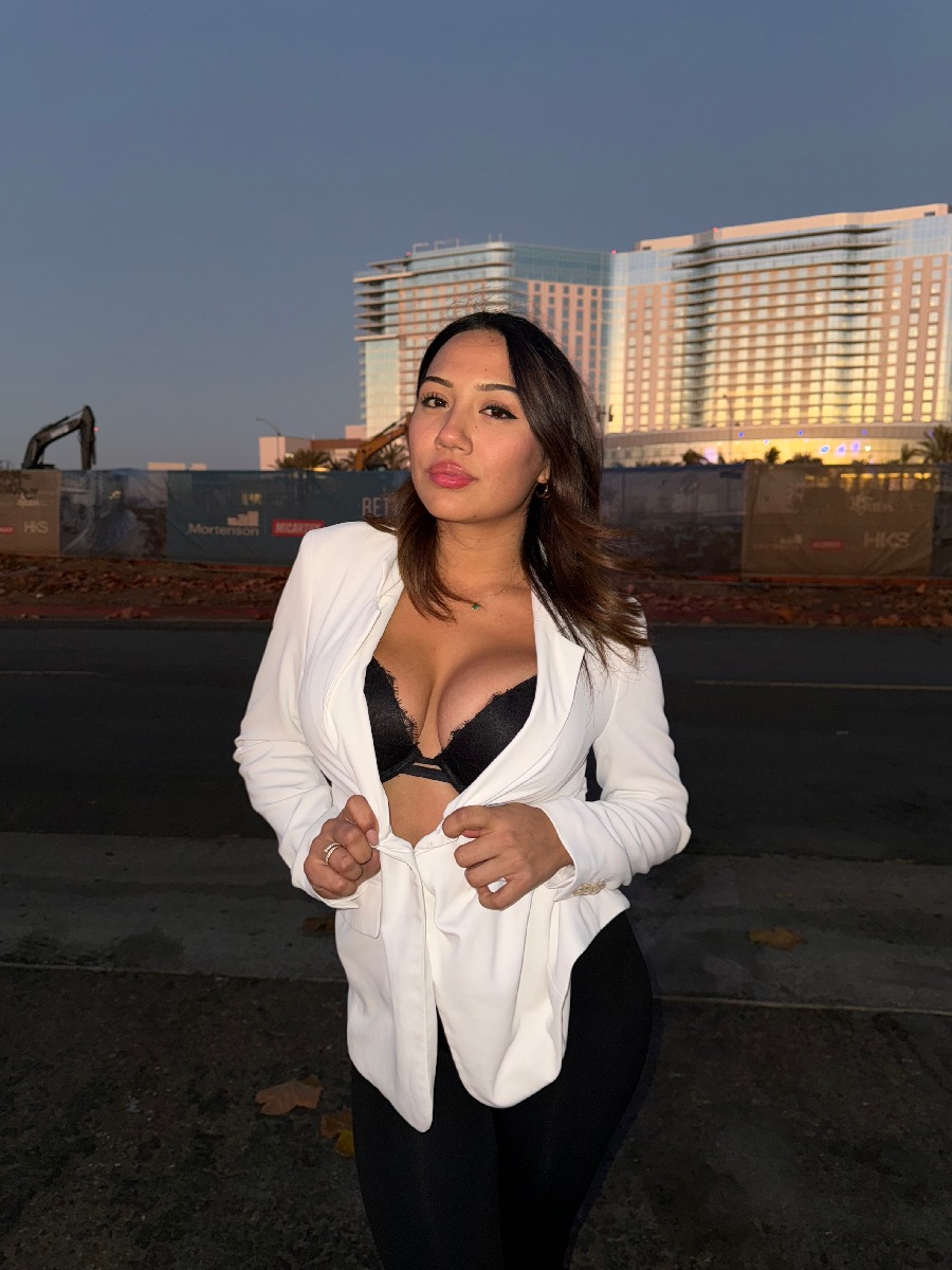 Take a pause and enjoy Ali Cruz — streaming from Barranquilla