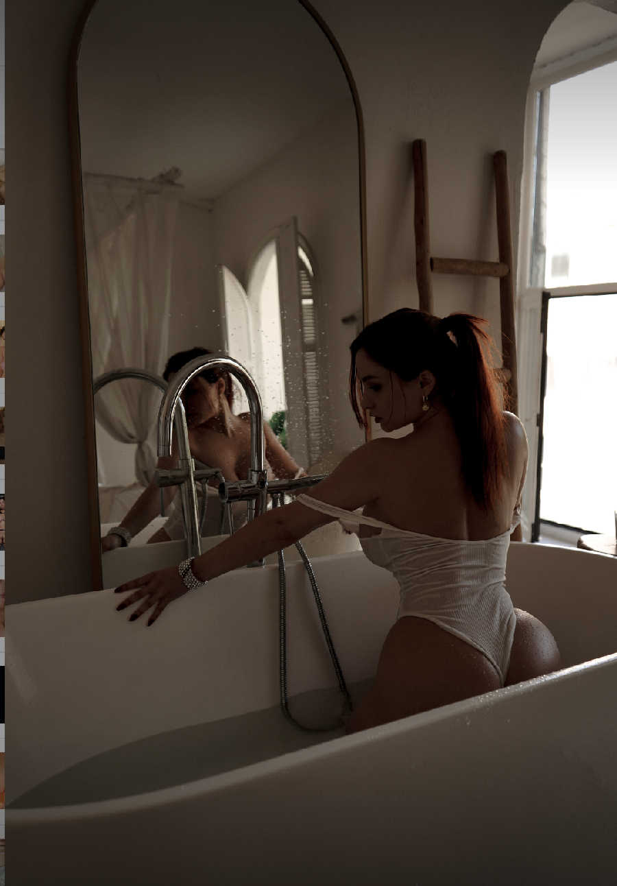 A playful frame from Miranda Faith nude — online in Barranquilla