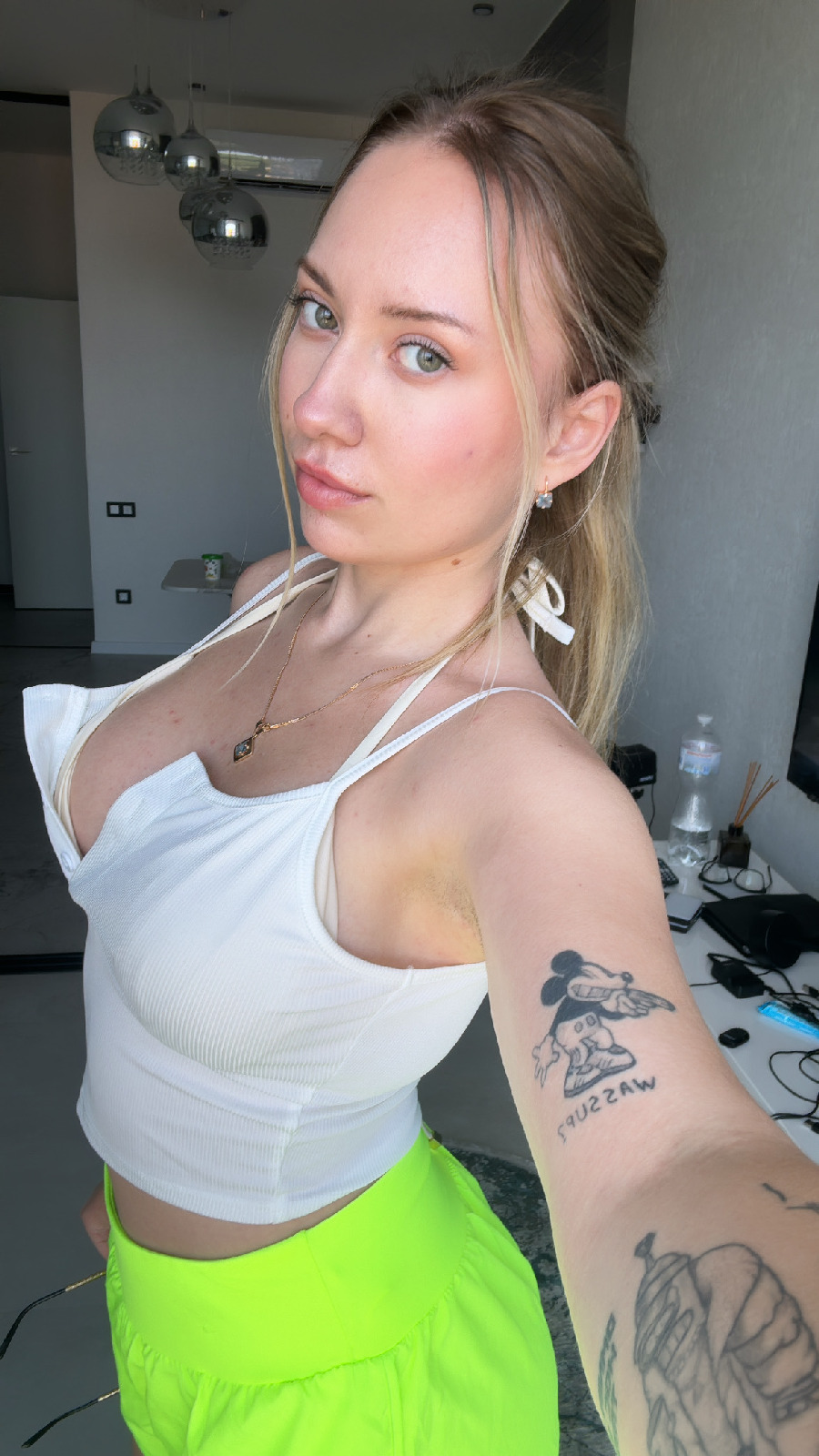 KateV in her underwear in Barranquilla