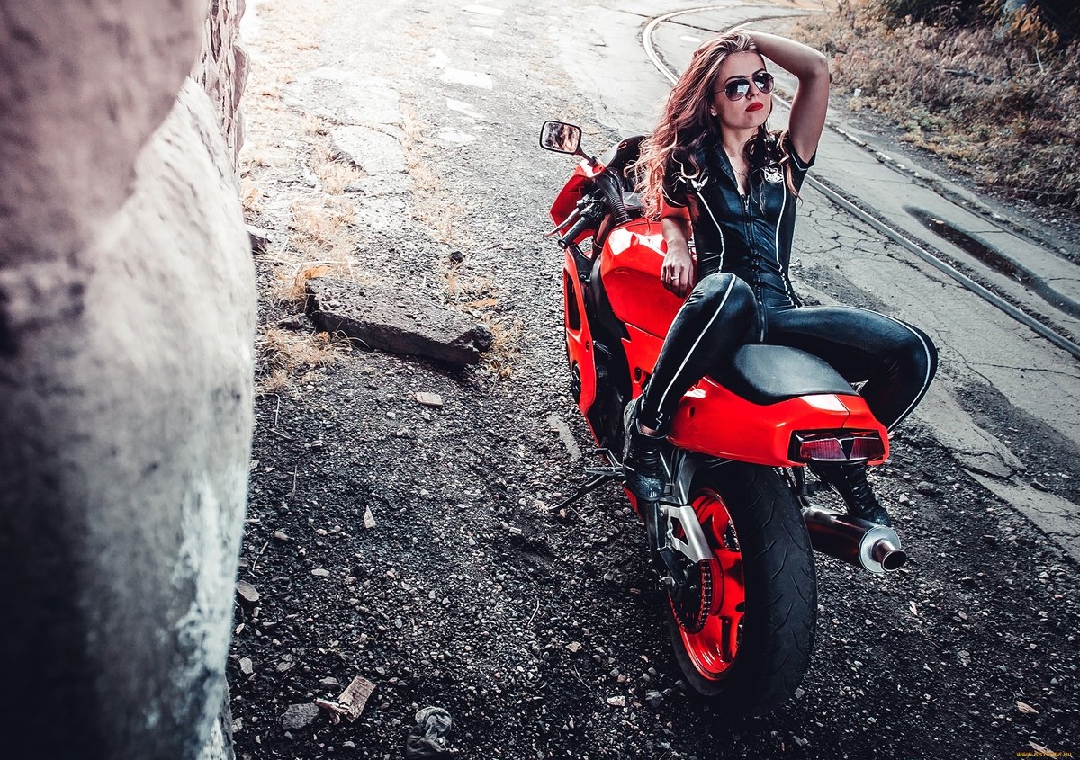 Blondes on a motorcycle in Barranquilla