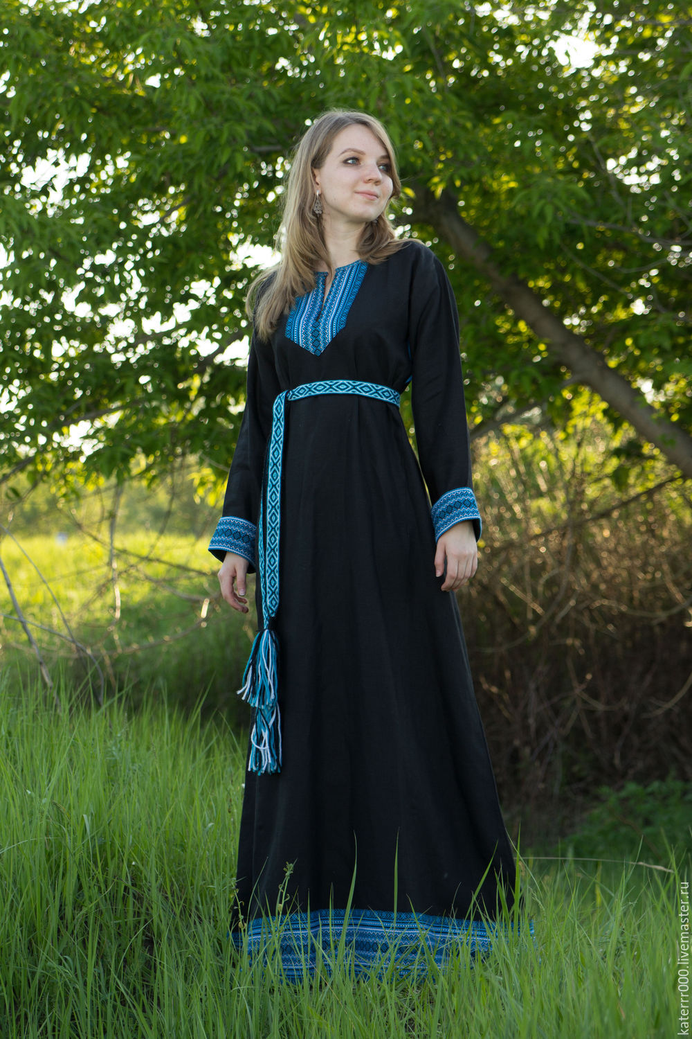 Women in Slavic costumes in Barranquilla
