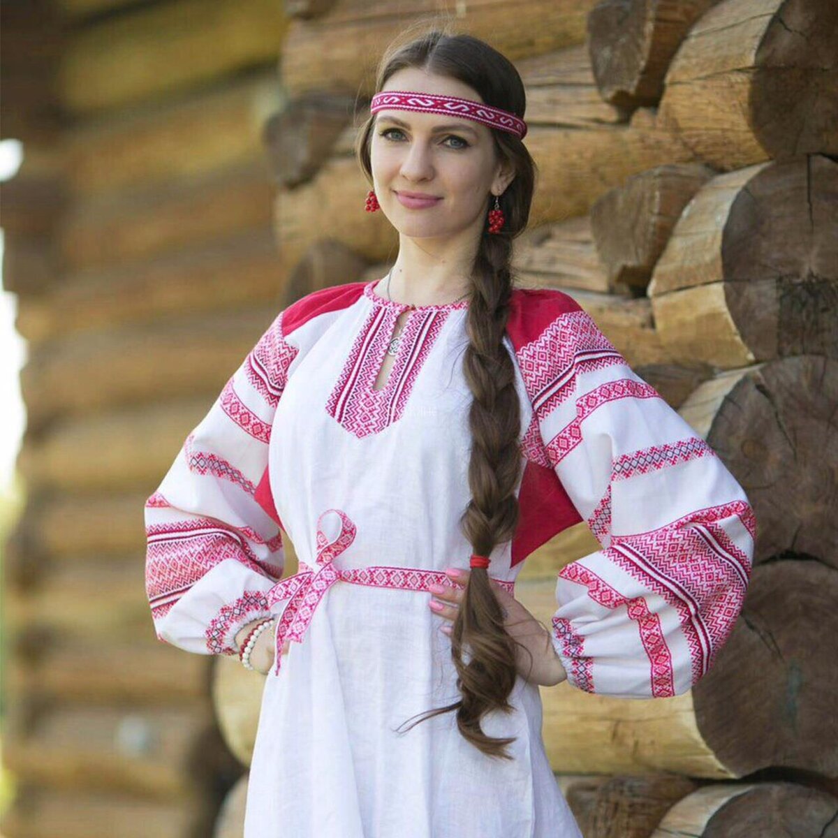 Girls in Slavic costumes in Barranquilla