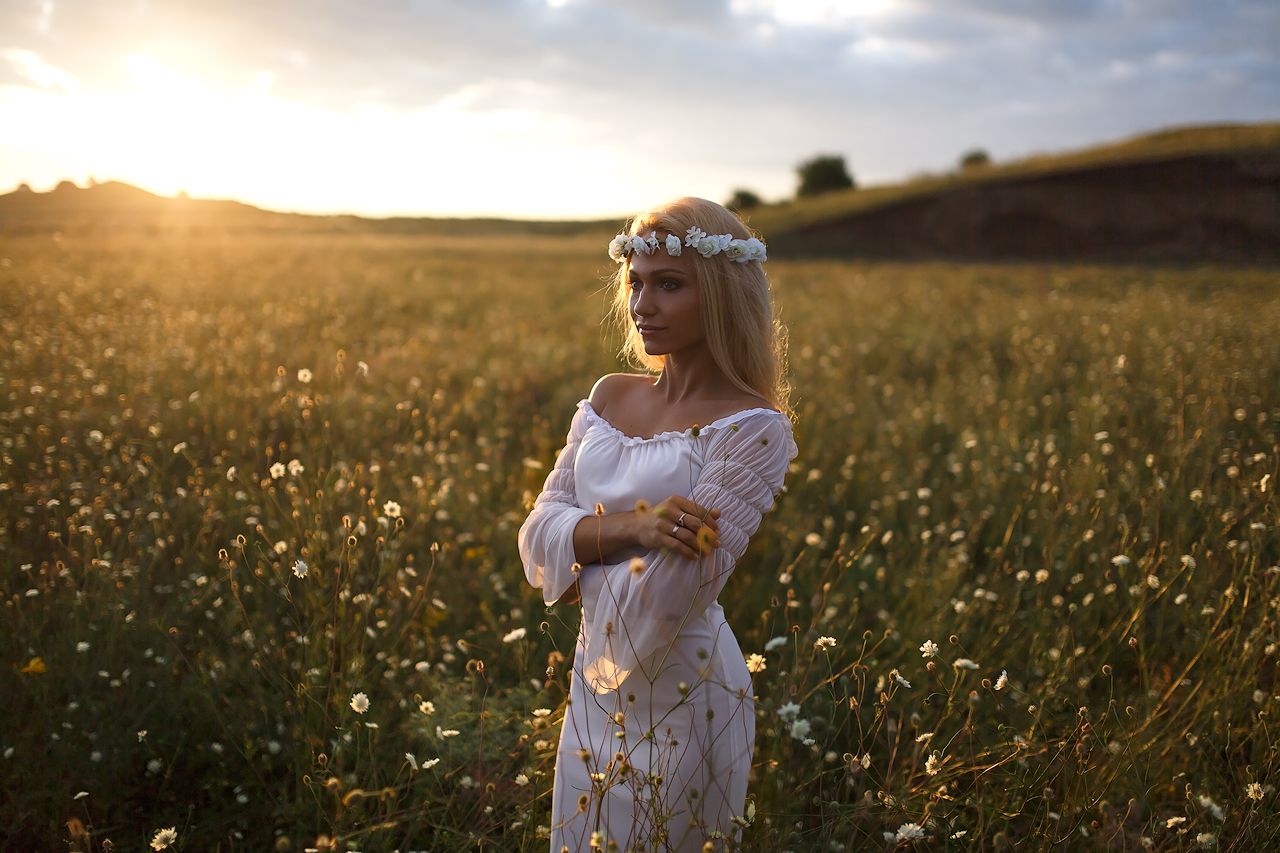 Girls in Slavic costumes in Barranquilla